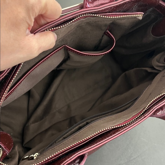 Elegant Burgundy Crocodile-Embossed Satchel - Picture 13 of 15